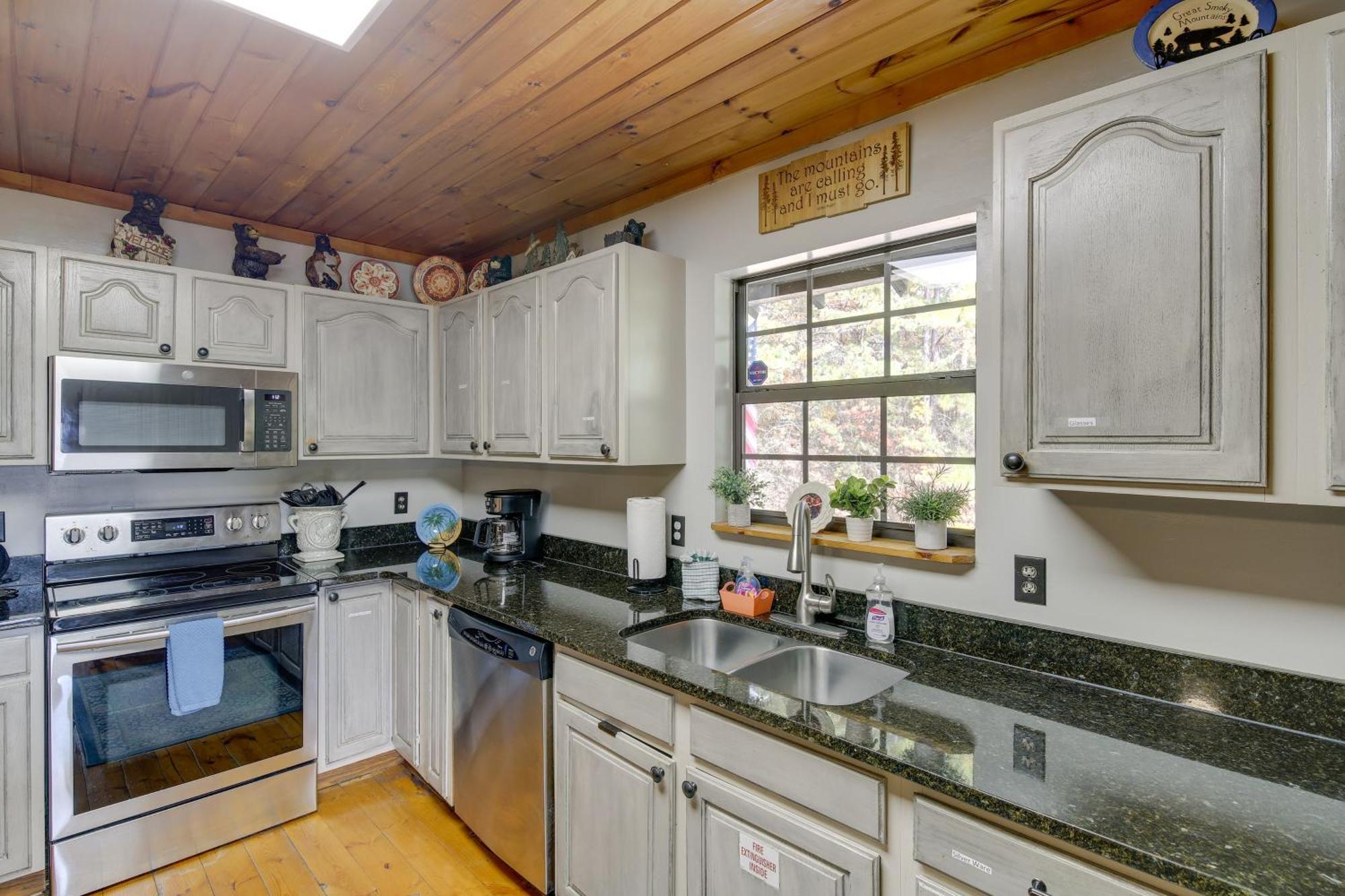 Above And Beyond Pigeon Forge Cabin With Prime Views! Экстерьер фото